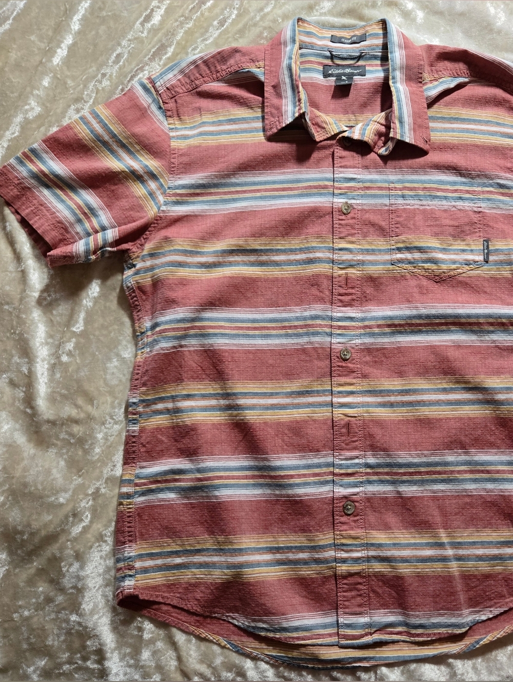 Eddie Bauer Men’s Short Sleeve Striped Button Up Shirt Size Small Classic Fit